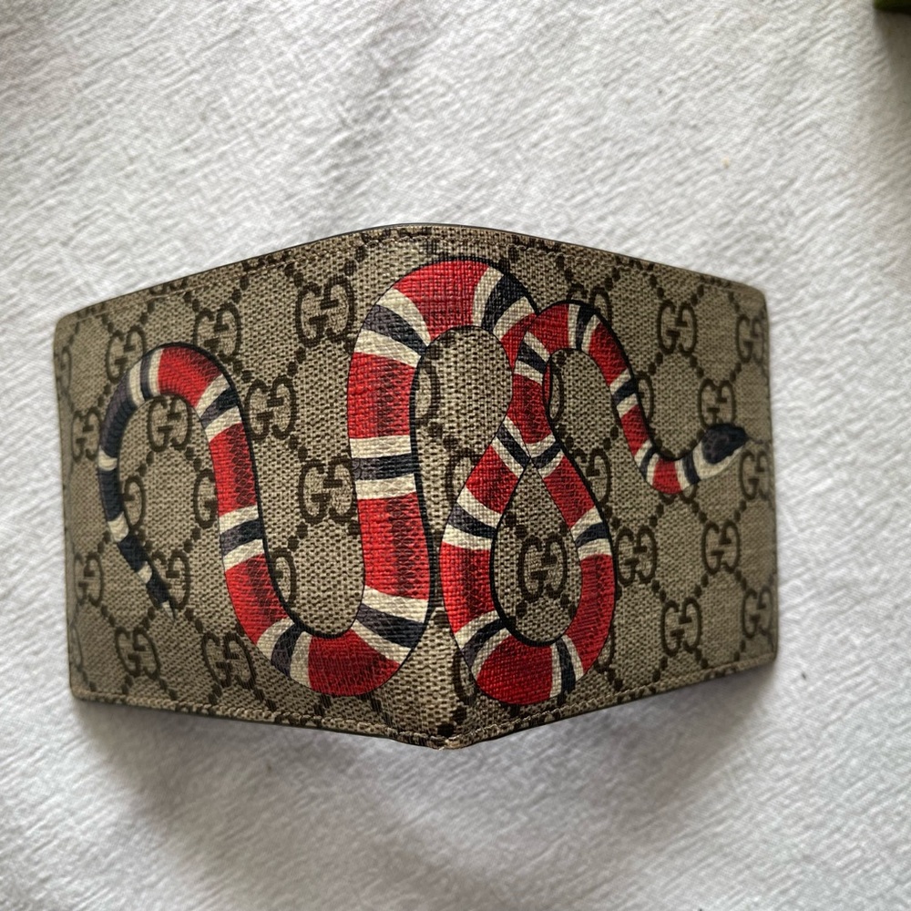 Gucci Men's Tan 8 Card Holder Bifold Wallet with Red Snake Motif - Picture 3 of 16
